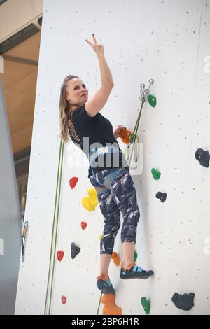 Regina Halmich,Celebrity Climbing an der 16m hohen Profi-Kletterwand in der Europa Passage,Hamburg,13.06.2019 Stockfoto