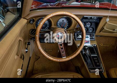 PAAREN IM GLIEN, Deutschland - Juni 08, 2019: das Innere der Sportwagen Chevrolet Corvette Stingray (C3). Oldtimer-show 2019 sterben. Stockfoto