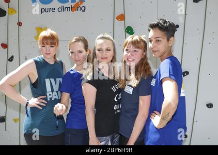 Sabrina Ziegler,Ilka Gronewold,Hagen Richter,Joanna Semmelrogge,Regina Halmich,Alexa Benkert,Celebrity Climbing an der 16m hohen Profi-Kletterwand in der Europa Passage,Hamburg,13.06.2019 Stockfoto