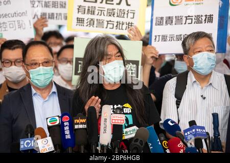 HONGKONG, HONGKONG SAR, CHINA: 18. MAI 2020. Die Democracy 15 erscheinen nach ihren jüngsten Verhaftungen vor dem Amtsgericht West Kowloon. Die Gruppe umfasst einige der bedeutendsten Akteure im Kampf für die Demokratie in Hongkong. Die Gruppe trifft die Medien die Gruppe umfasst Cyd Ho Sau-lan, Martin Lee, Yeung Sum (L), Sin Chung-kai, Albert Ho Chun-yan, Au NOK-hin, Richard Tsoi, Margaret Ng, Jimmy Lai, Lee Cheuk-Yan (R), Leung Yiu-Chung, Leung Kwok-Hung (M), Figo Chan, Avery Nayne, Alamy, Russell News Stockfoto