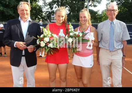 Werner Ellerkmann (Praesident LTTC Rot-weiÃŸ),WIRGES Angelina GER,STROMBACH Santa GER,Dr. Klaus-Peter Walter (Präsidents TVBB), Deutsche Junioren,22.06.2019,Berlin Stockfoto