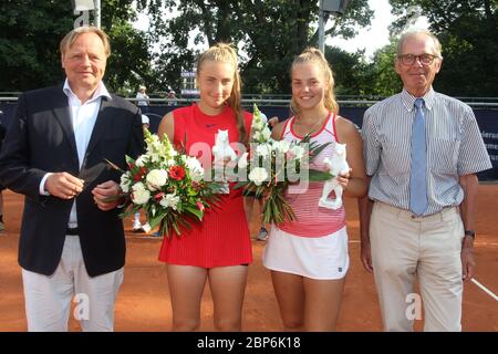 Werner Ellerkmann (Praesident LTTC Rot-weiÃŸ),WIRGES Angelina GER,STROMBACH Santa GER,Dr. Klaus-Peter Walter (Präsidents TVBB), Deutsche Junioren,22.06.2019,Berlin Stockfoto