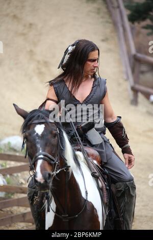 Nicolas Koenig (The Heavy Mokassin),Presseinleitung zur neuen Saison des Kayl May Festivals unter Geiern - der Sohn des Baehrenjaeger,Bad Segeberg,21.06.2019 Stockfoto