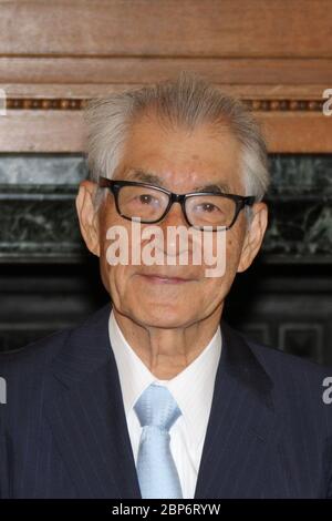 Nobelpreisträger Prof. Tasuku Honjo,Beitrag im Goldenen Buch der Stadt Hamburg von Prof. Tasuku Honjo,Rathaus Hamburg,04.07.2019 Stockfoto