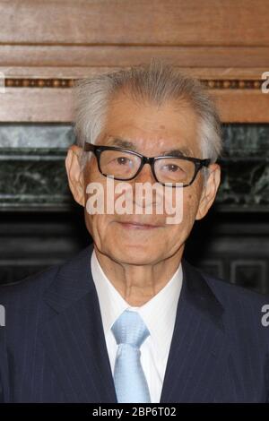 Nobelpreisträger Prof. Tasuku Honjo,Beitrag im Goldenen Buch der Stadt Hamburg von Prof. Tasuku Honjo,Rathaus Hamburg,04.07.2019 Stockfoto