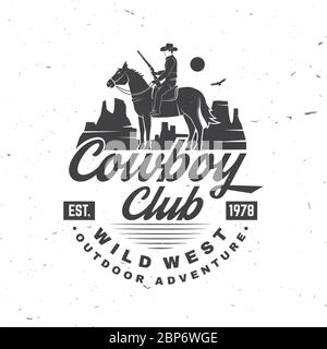 Cowboy Club-Abzeichen. Ranch Rodeo. Vektorgrafik. Konzept für Hemd, Logo, Druck, Stempel, T-Shirt mit Cowboy und Schrotflinte. Vintage Typografie Design mit wildem Westen und westlichen Gewehr Silhouette. Stock Vektor