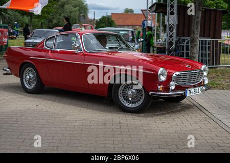 PAAREN IM GLIEN, Deutschland - Juni 08, 2019: Sport Auto Volvo P1800. Oldtimer-show 2019 sterben. Stockfoto
