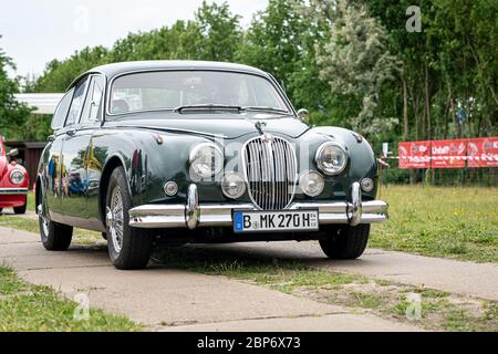 PAAREN IM GLIEN, Deutschland - Juni 08, 2019: Mid-size Luxury Car Jaguar Mark 2. Oldtimer-show 2019 sterben. Stockfoto