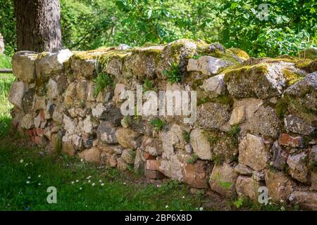 Natursteinmauer, 'die alte Heimat' - Döllersheim, Waldviertel, Österreich Stockfoto