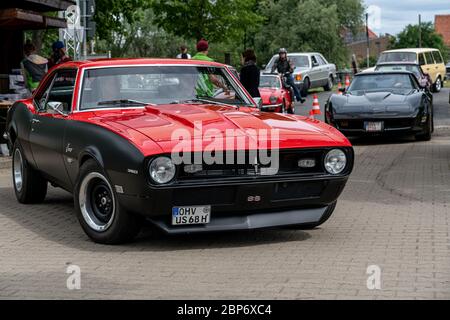 PAAREN IM GLIEN, Deutschland - Juni 08, 2019: Sport Auto Chevrolet Camaro 350 SS. Oldtimer-show 2019 sterben. Stockfoto