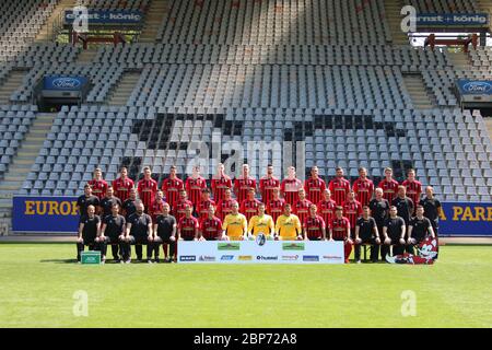 Mannschaftsfoto SC Freiburg Saison 2019/20 Mannschaftsfoto SC Freiburg Saison 2019/20 hintere Reihe v.l.: Lukas Kübler, Christian Günter, Florian Ka Stockfoto