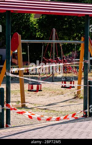 Madrid, Spanien. Mai 2020. Covid-19 in Madrid bleiben die Sportplätze und Spielplätze in Phase 0.5 des Coronavirus geschlossen. Madrid, Madrid, Spanien. Kredit: EnriquePSans / Alamy Live News Stockfoto