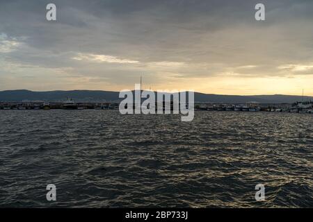 NESSEBAR, Bulgarien - Juni 22, 2019: Bucht von Nessebar in den frühen Morgen. Stockfoto