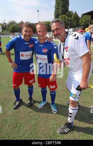 Patrick Bach, Fabian Hambuechen, Prof. Dr. Thomas mir, Kicken mit Herz Charity Fußballspiel aus dem Stadium des SC Victoria, Hamburg, 25.08.2019 Stockfoto