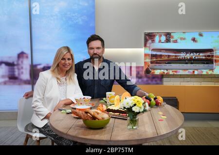 Fototermin 20 Jahre ZDF-Sendung 'volle Kanne' mit Nadine Krueger und Ingo Nommsen in Düsseldorf Stockfoto