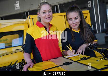 Fototermin '10.000ster StreetScooter bei Deutsche Post DHL Group' in Köln Stockfoto