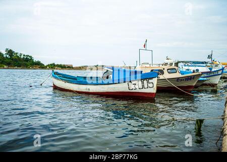 SOZOPOL, Bulgarien - Juni 28, 2019: Fischerboote am Seehafen an der Pier. Stockfoto