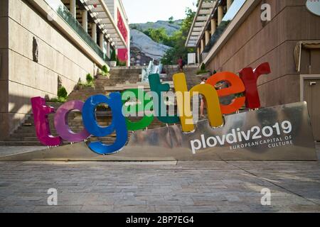 PLOVDIV, BULGARIEN - 02. JULI 2019: Das Symbol "gemeinsam" ist die kulturelle Initiative der Europäischen Union. Plovdiv ist die erste bulgarische Stadt, die zur Kulturhauptstadt Europas gewählt wurde. Stockfoto