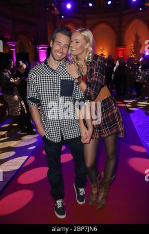 Miriam Hoeller mit Freund Nathan Nate Herbert, Ernstings Familie Fashion Dinner in der Kulturkirche, Hamburg,26.11.2019 Stockfoto