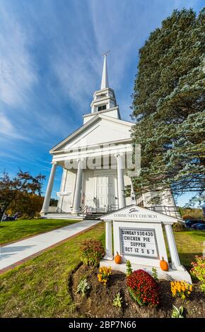 Blick auf die berühmte nicht konfessionelle Stowe Community Church in Main Street, Stowe, Vermont, New England, USA Stockfoto