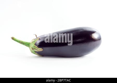 Aubergine isoliert auf weißem Hintergrund, Studioaufnahme Stockfoto