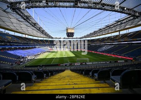 16.05.2020, xjhx, Fußball 1.Bundesliga, 26.Matchday, Eintracht Frankfurt - Borussia Mönchengladbach. Stadionansicht/Aussicht/Arena/Stadion/Übersicht/Innenraum/Innenansicht/Innenansicht/Spielfeld/Tribüne, overview.Commerzbank Arena. Foto: Jan Hübner/Pool via FOTOAGENTUR SVEN SIMON nur für journalistische Zwecke. Nur für redaktionelle Verwendung. (DFL/DFB-BESTIMMUNGEN VERBIETEN DIE VERWENDUNG VON FOTOS ALS BILDSEQUENZEN UND/ODER QUASI-VIDEO). Weltweit verwendet Stockfoto