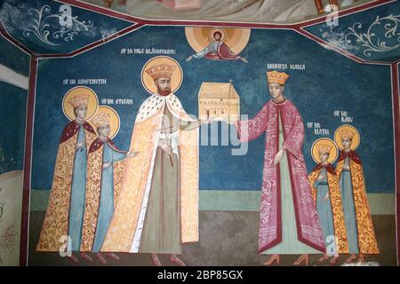 Brancoveanu Kirche, historisches Denkmal aus dem 18. Jahrhundert in Ocna Sibiului, Rumänien. Wandbild mit den Gründern, Prinz Brâncoveanu und Frau. Stockfoto