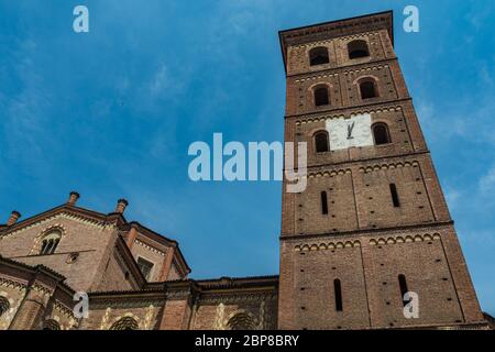 Außenfassade der Kathedrale in Asti - cattedrale di santa maria assunta Stockfoto