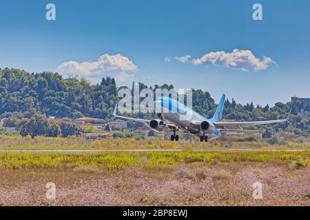 TUI Boeing 767-300 Start am internationalen Flughafen Korfu Stockfoto