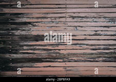 Nahaufnahme der Wand aus Holzbohlen. Alte dunkelbraune Holzwand Hintergrund Textur. Stockfoto