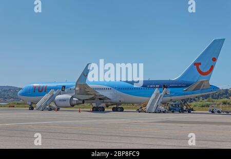 TUI Boeing 767-300 am internationalen Flughafen Korfu Ioannis Kapodistrias Stockfoto
