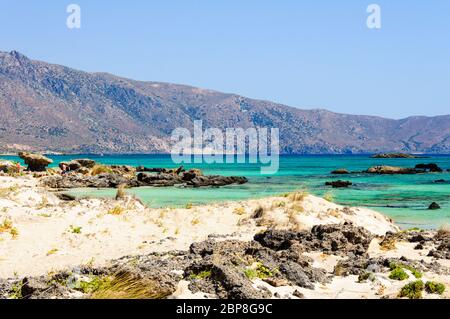 Elafonisi oder Elafonissi, "Insel des Meer" in Griechisch, ist eine Insel in der Nähe der südwestlichen Ecke der Mittelmeerinsel Kreta, Griechenland. E Stockfoto