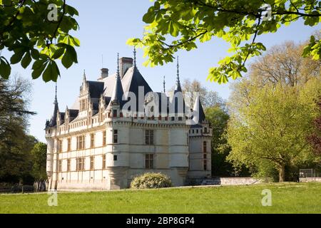 Schloss d'Azay-le-Rideau aus dem Garten im Loire-Tal, Frankreich Stockfoto