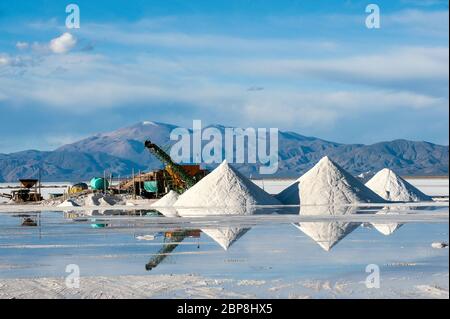 Salinas Grandes auf Argentinien die Anden sind eine Salzwüste in der Provinz Jujuy. Noch viel bezeichnenderweise befindet sich auch der Bolivias Salar de Uyuni im selben Gebiet Stockfoto