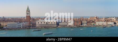 Weiten Panoramablick auf die Stadt Venedig, einschließlich der Piazza San Marco (Markusplatz) in Venedig, Italien Stockfoto