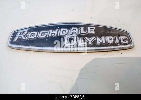 Brighton UK 15. Mai 2020: Abzeichen und Marke für ein Rochdale Olympic Car Stockfoto