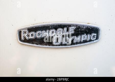 Brighton UK 15. Mai 2020: Abzeichen und Marke für ein Rochdale Olympic Car Stockfoto