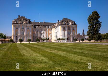 Schloss Augustusburg in Brühl bei Bonn, Blick auf den Ehrenhof, Nordrhein-Westfalen, Deutschland. Schloss Augustusburg in Brühl bei Bonn, Blick Stockfoto