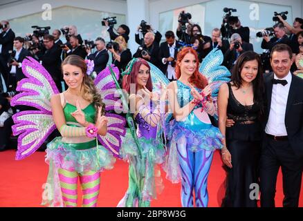 VENEDIG, ITALIEN - AUGUST 27: Iginio Straffi und Joanne Lee besuchen die Eröffnungszeremonie und die "Birdman"-Premiere während des 71. Filmfestivals in Venedig Stockfoto