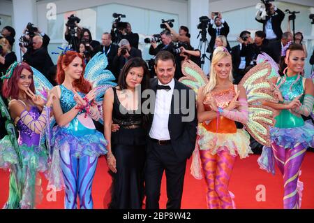 VENEDIG, ITALIEN - AUGUST 27: Iginio Straffi und Joanne Lee besuchen die Eröffnungszeremonie und die "Birdman"-Premiere während des 71. Filmfestivals in Venedig Stockfoto