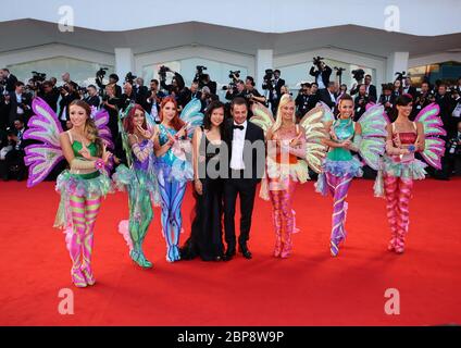 VENEDIG, ITALIEN - AUGUST 27: Iginio Straffi und Joanne Lee besuchen die Eröffnungszeremonie und die "Birdman"-Premiere während des 71. Filmfestivals in Venedig Stockfoto