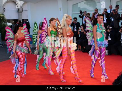 VENEDIG, ITALIEN - AUGUST 27: Iginio Straffi und Joanne Lee besuchen die Eröffnungszeremonie und die "Birdman"-Premiere während des 71. Filmfestivals in Venedig Stockfoto