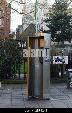 Herren öffentliche Urinale in Soho, London Stockfoto