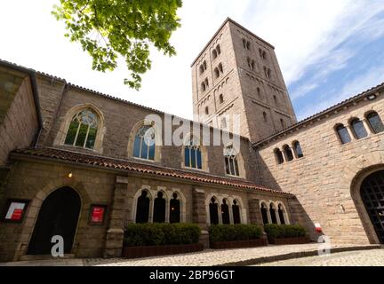 Eingangsbereich des Cloisters Museum in Northern Manhattan, spezialisiert auf mittelalterliche europäische Architektur, Skulpturen und dekorative Kunst Stockfoto