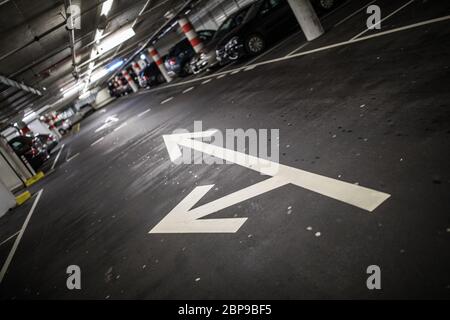 Parkplatz/Tiefgarage (flachen DOF; getönten Farbbild) Stockfoto