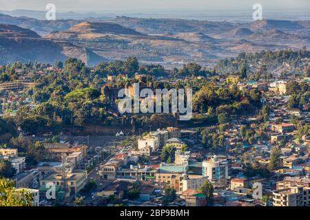 Panorama der Stadt Gondar mit Fasil Ghebbi, königliche Festung - Stadt in Gondar, Äthiopien. Imperial Palace schloss Komplex wird auch als Camelot von Afric Stockfoto