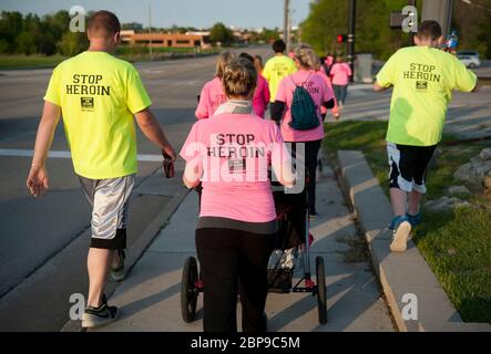 STOPPEN SIE DEN HEROIN Walk, der ein Ende der Opioidsucht fordert, in St. Peters, Missouri USA. Stockfoto