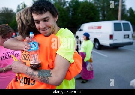 STOPPEN SIE DEN HEROIN Walk, der ein Ende der Opioidsucht fordert, in St. Peters, Missouri USA. Stockfoto