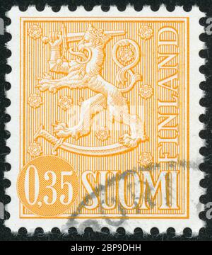 POLTAVA, UKRAINE - 15. Mai 2020. Vintage-Stempel, gedruckt in Finnland um 1974, zeigen Wappen mit einem Löwen Stockfoto