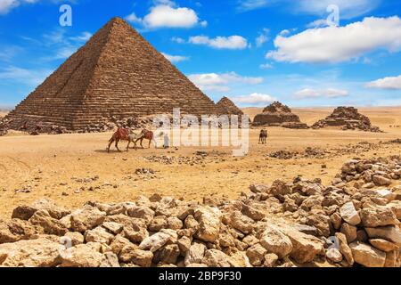 Die Pyramide des Menkaure und die Pyramiden von seinem Königinnen, Giza, Ägypten. Stockfoto